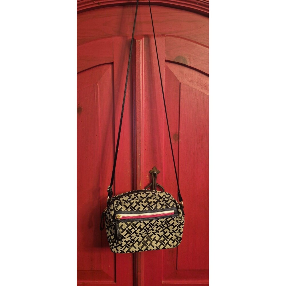 Tommy Hilfiger Monogram Crossbody Bag Black Beige TH Logo Purse Red Zipper EUC